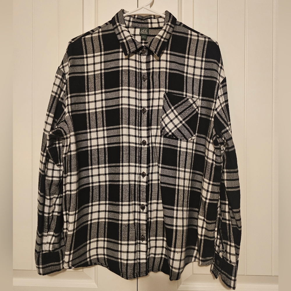 Womens Long Sleeve Plaid Flannel (Used)